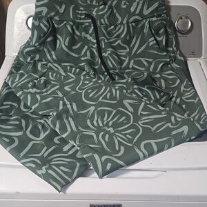 POP Fit Dk Green And Lt Green Floral Leggings